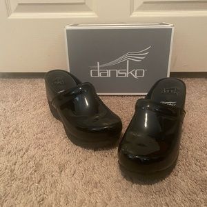 Dansko Nursing shoe (Black Patent Leather)